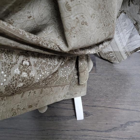 Gray/grey, brown, white sanskrit print polyester saree/sari for party - Picture 8 of 11